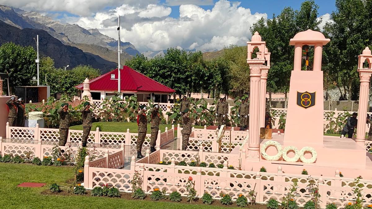 kargil-vijay-diwas:-chief-of-army-staff-gen-dwivedi-launches-three-projects-to-pay-tributes-to-kargil-martyrs