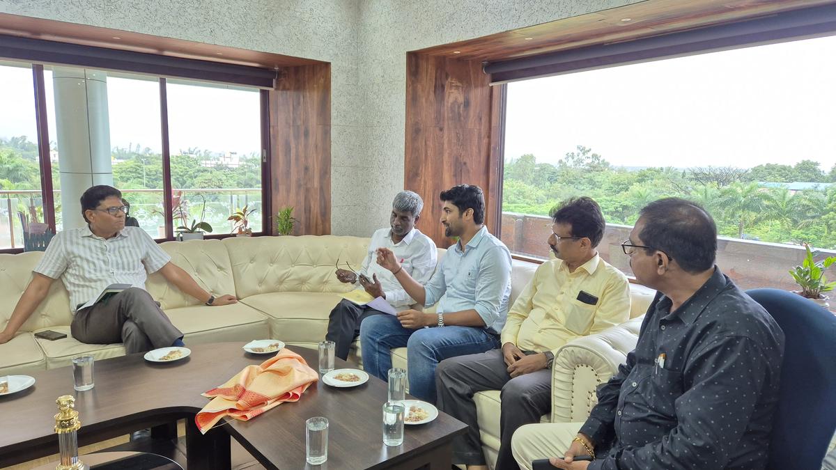 tendering-process-for-arebetta-crossing-station-in-final-stages,-swr-tells-mp-srinivas-poojary