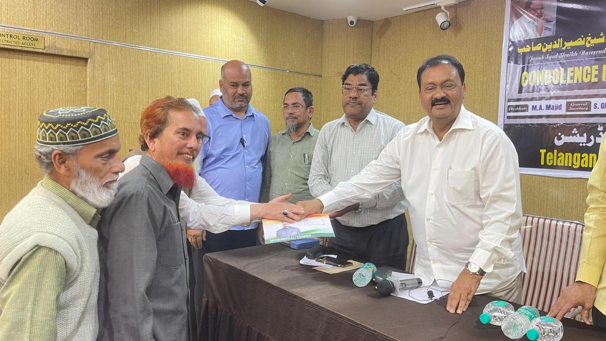 shabbir-ali-asks-brs-to-clarify-its-stand-on-muslim-inclusion-in-42%-bc-quota