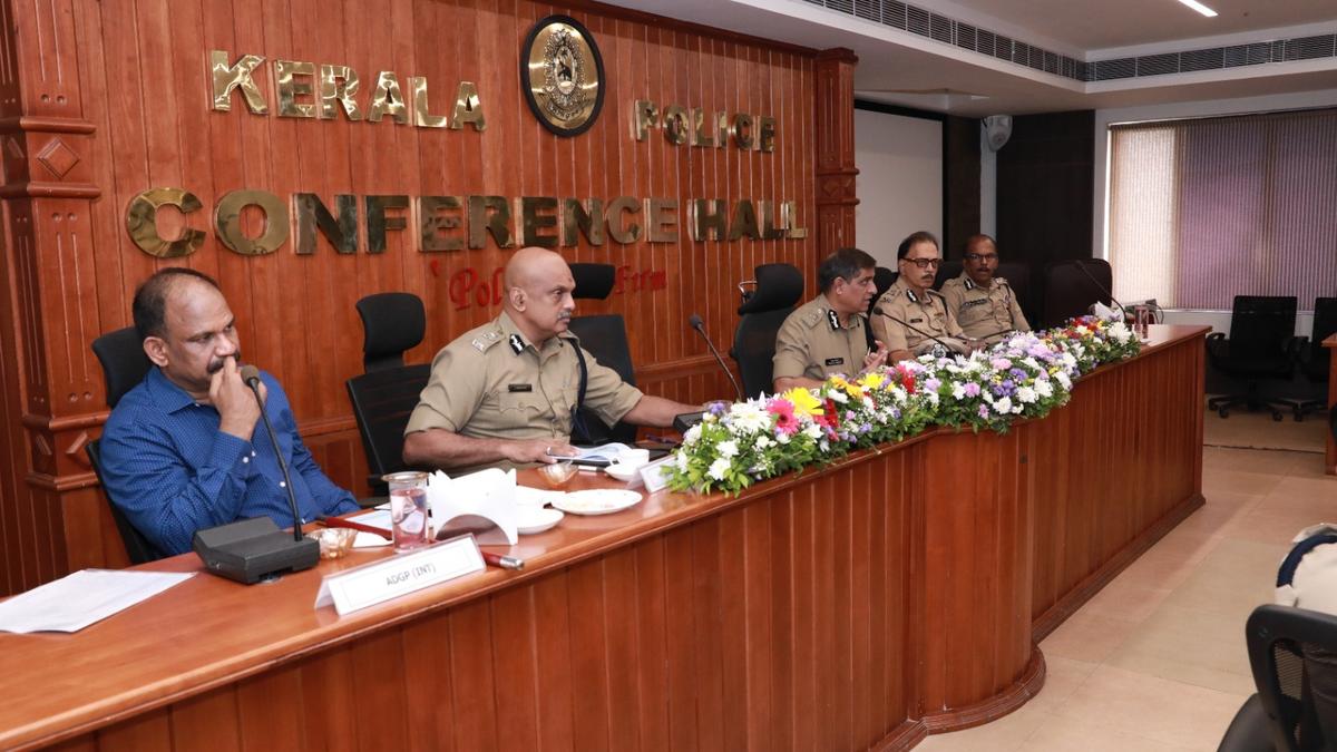 spc-asks-police-officers-to-reduce-phone-use
