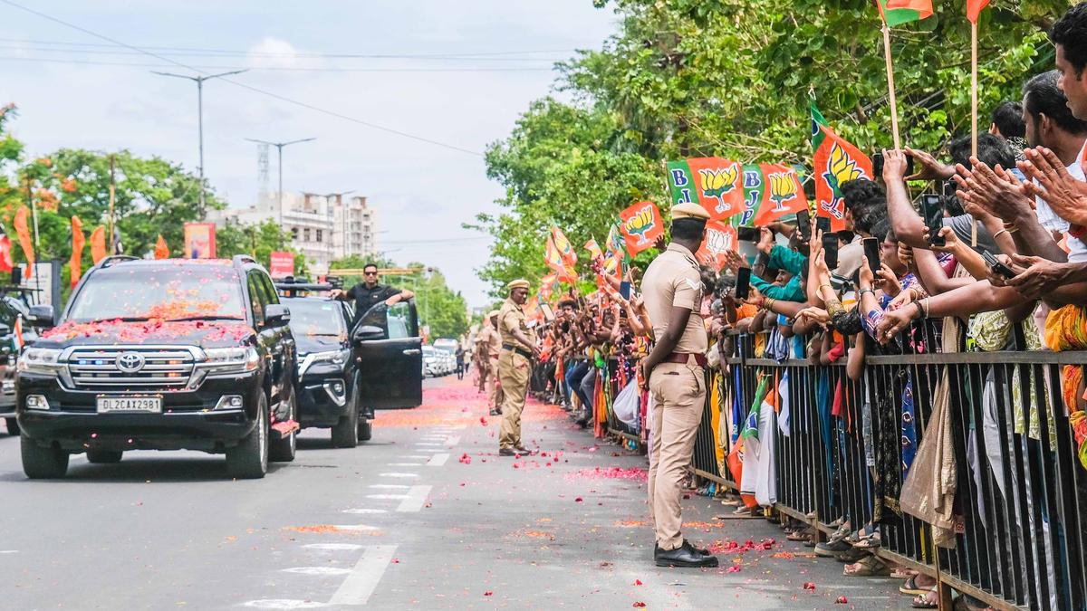 pm-given-a-rousing-reception-in-tiruchi
