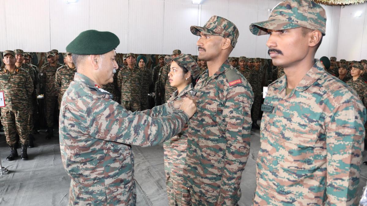 army-chief-visits-ladakh,-reviews-operational-preparedness