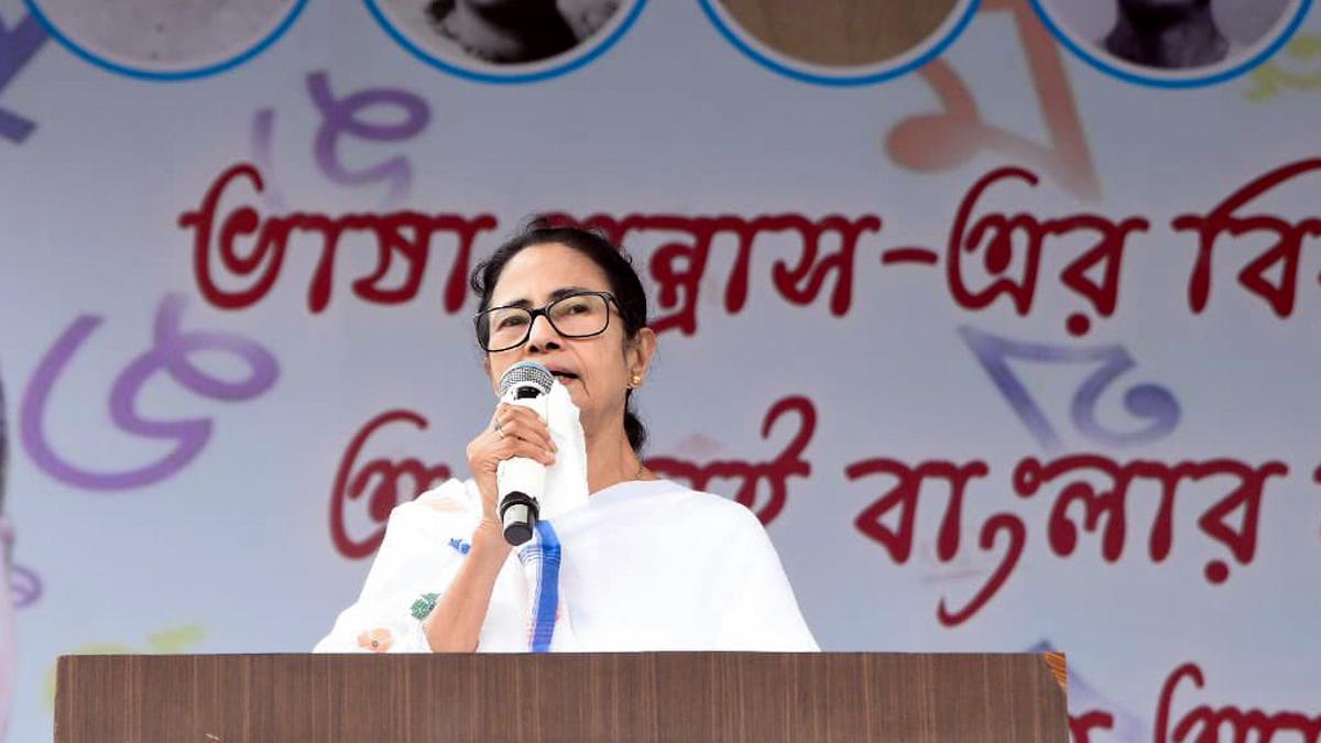 mamata-banerjee-claims-bengali-speaking-migrant-family-threatened-in-delhi
