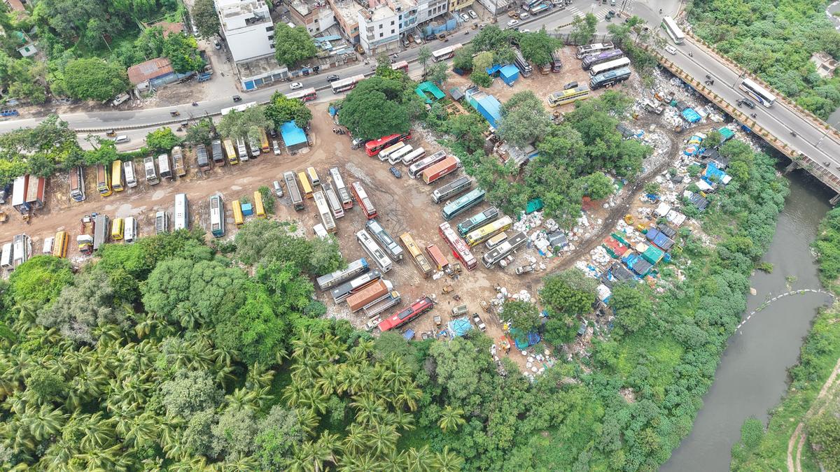 hyderabad-|-hydraa-clears-encroachments-in-musi-river;-three-persons-encroached-over-7-acres-river-bed