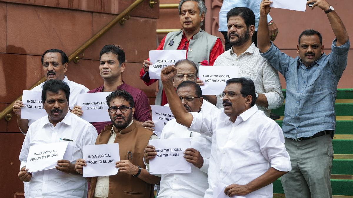 keralite-nuns’-arrest-in-chhattisgarh:-bipartisan-protests-roil-kerala-for-third-consecutive-day