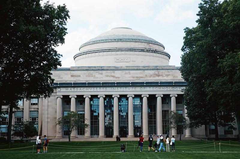 Large study of scientists who move their labs reveals how location drives productivity