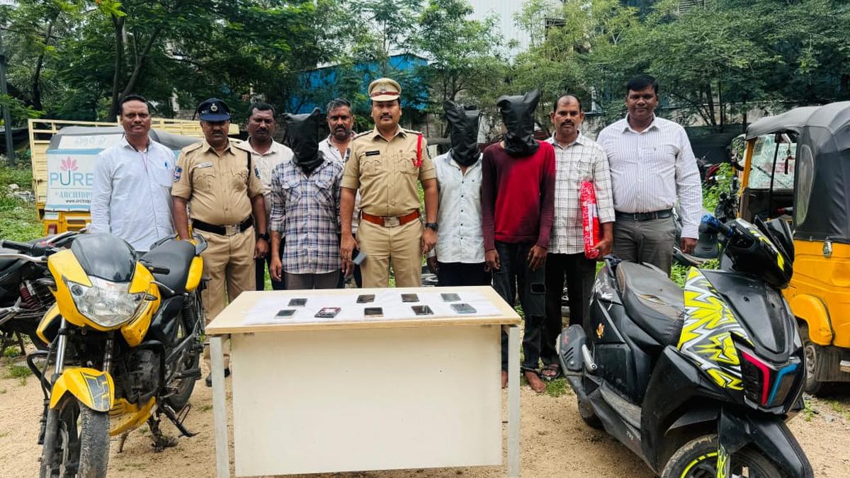 five-held-for-mobile-snatchings-in-jeedimetla