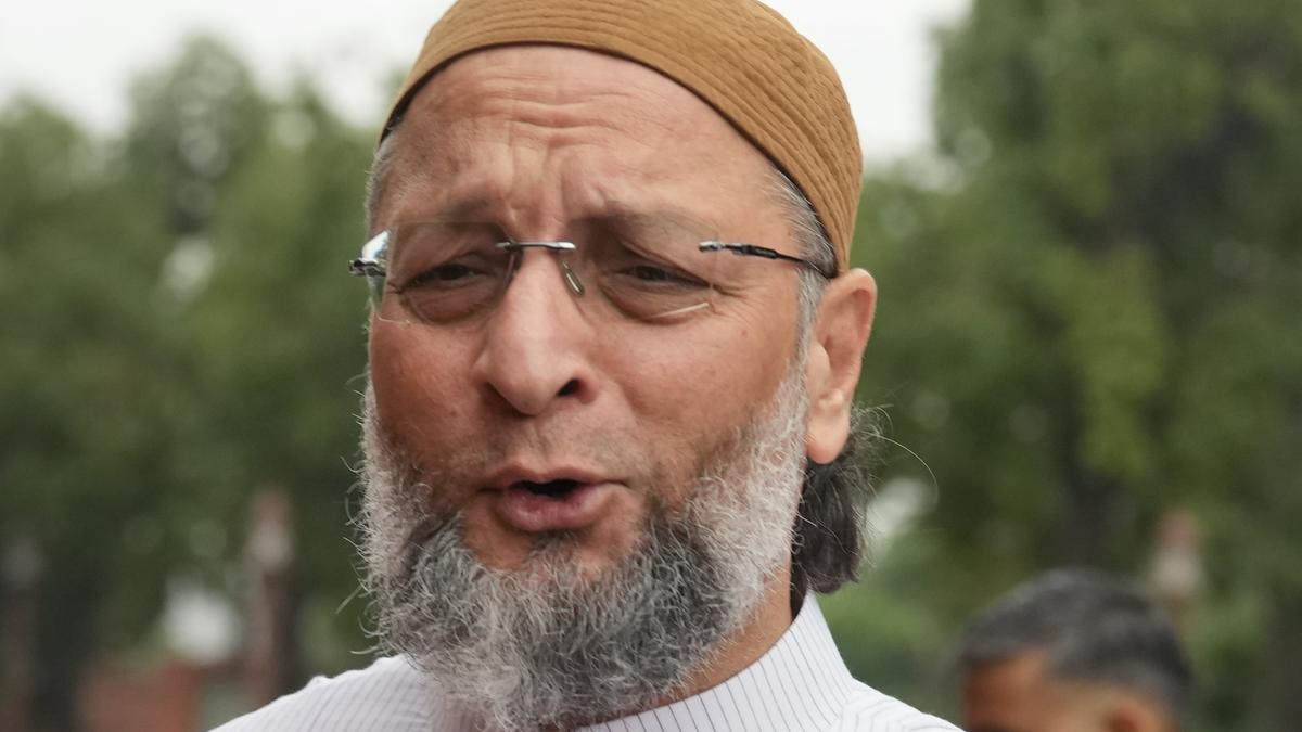 mp-asaduddin-owaisi-criticises-us.-tariff,-calls-trump-‘buffoon-in-chief’