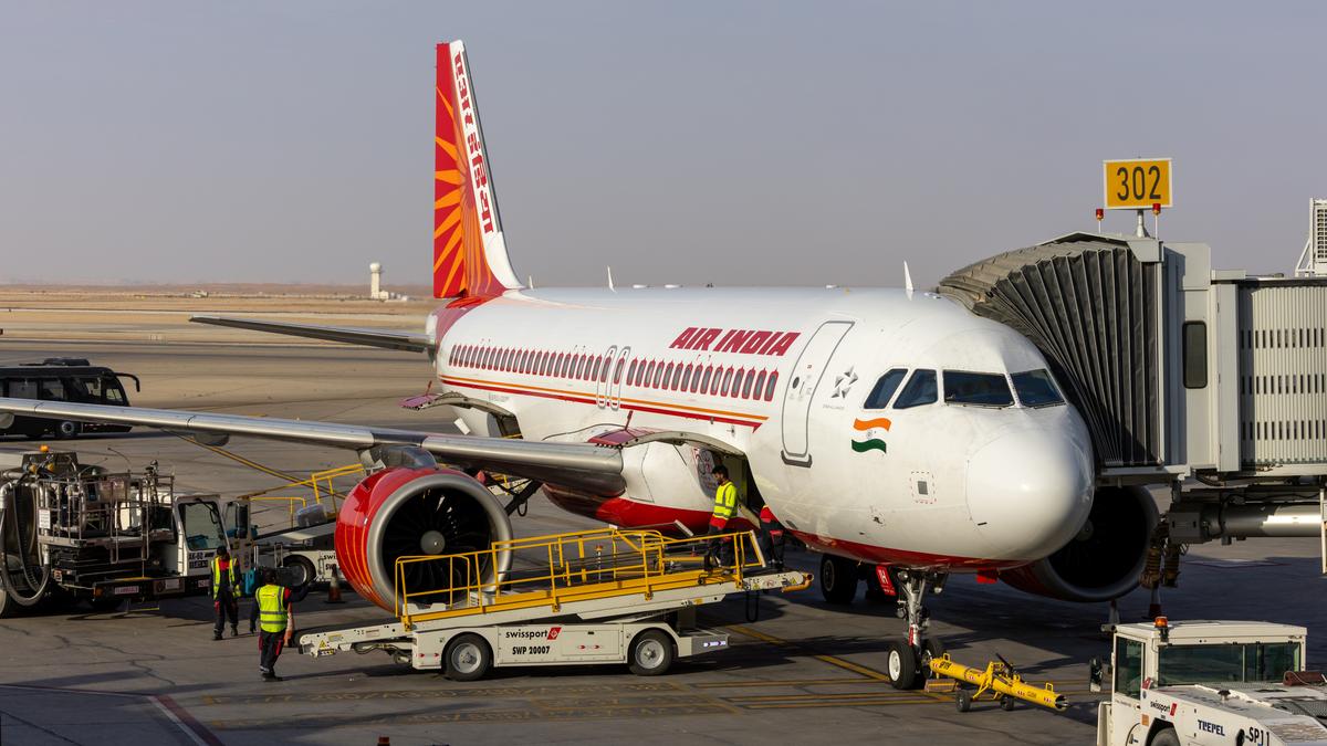 air-india’s-dreamliner-aborts-takeoff-at-delhi-airport-due-to-technical-issue