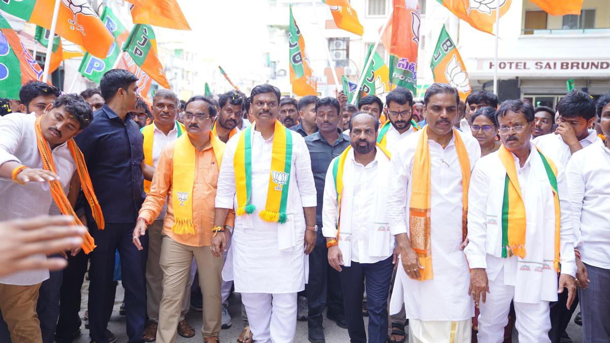 health-minister,-bjp-state-chief-ask-cadre-to-follow-spiritual-ethos