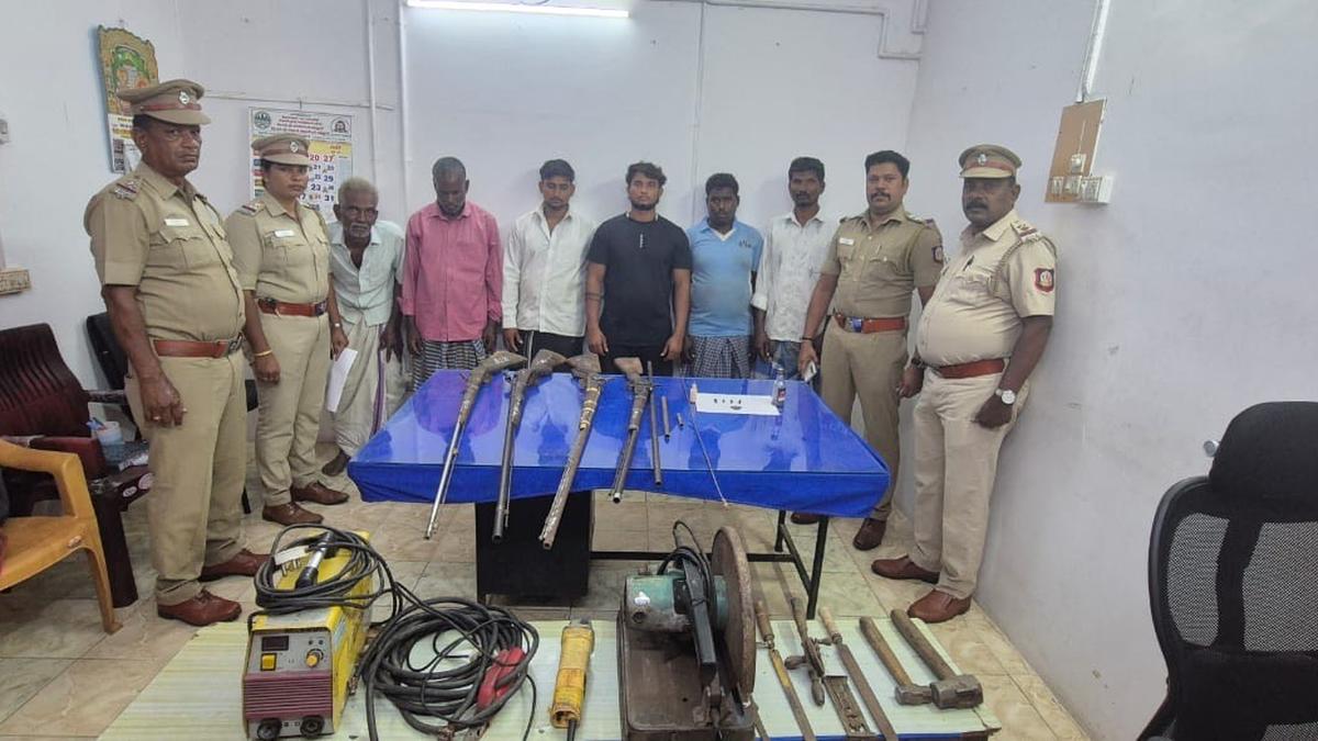 illegal-gun-making-unit-busted-near-gudiyatham;-six-held