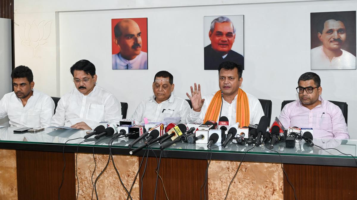 nda-seeks-legal-action-against-tejashwi-yadav-for-allegedly-holding-two-voter-id-cards