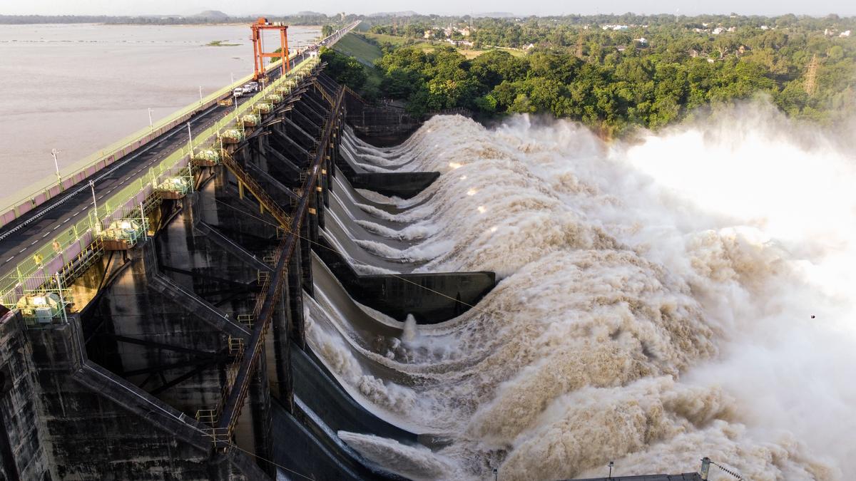 west-bengal-cm-accuses-damodar-valley-corporation-of-‘anti-bengal-conspiracy’,-triggering-floods