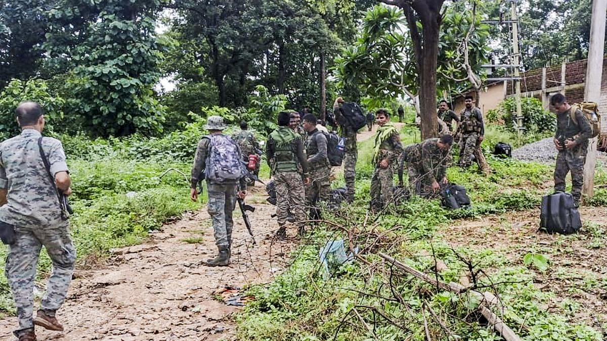 maoist-with-₹15-lakh-bounty-killed-in-gunfight-with-security-forces-in-jharkhand,-say-police