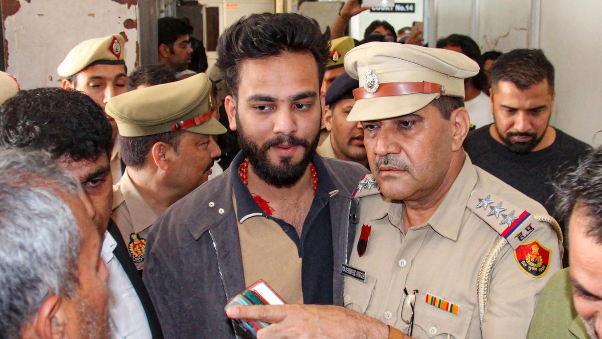 supreme-court-stays-trial-court-proceedings-against-youtuber-elvish-yadav-in-snake-venom-case