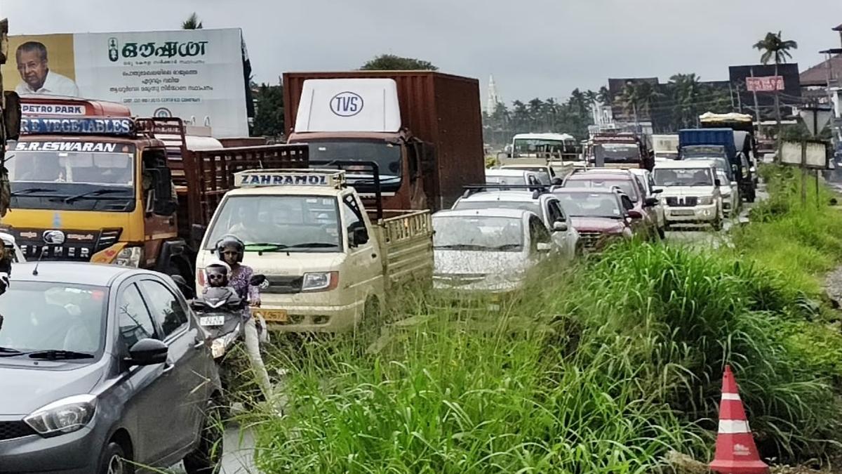 kerala-high-court-halts-toll-collection-at-paliyekkara-for-four-weeks-over-nh-traffic-chaos