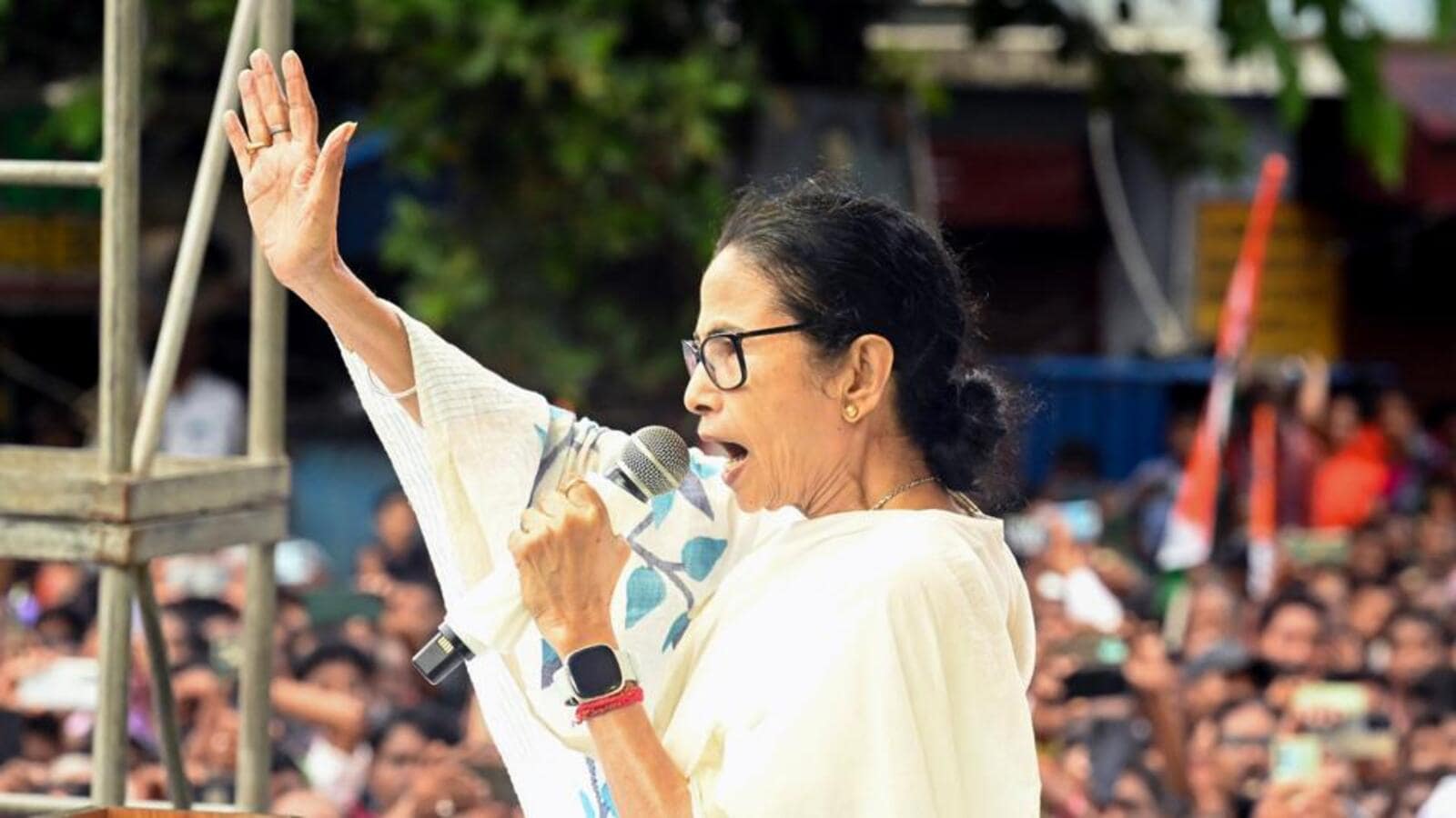 Over 2,000 migrant workers brought back to Bengal, many still in detention camps: CM