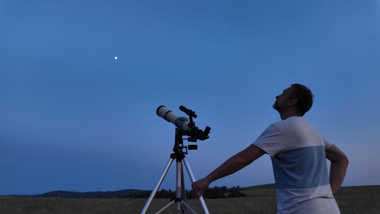 See Saturn and the moon in a stunning close encounter on Aug. 11
