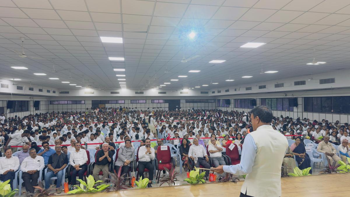 stay-away-from-drugs,-police-commissioner-urges-students