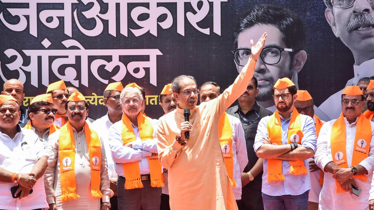 fadnavis-shielding-‘corrupt’-ministers-of-mahayuti-government,-says-uddhav