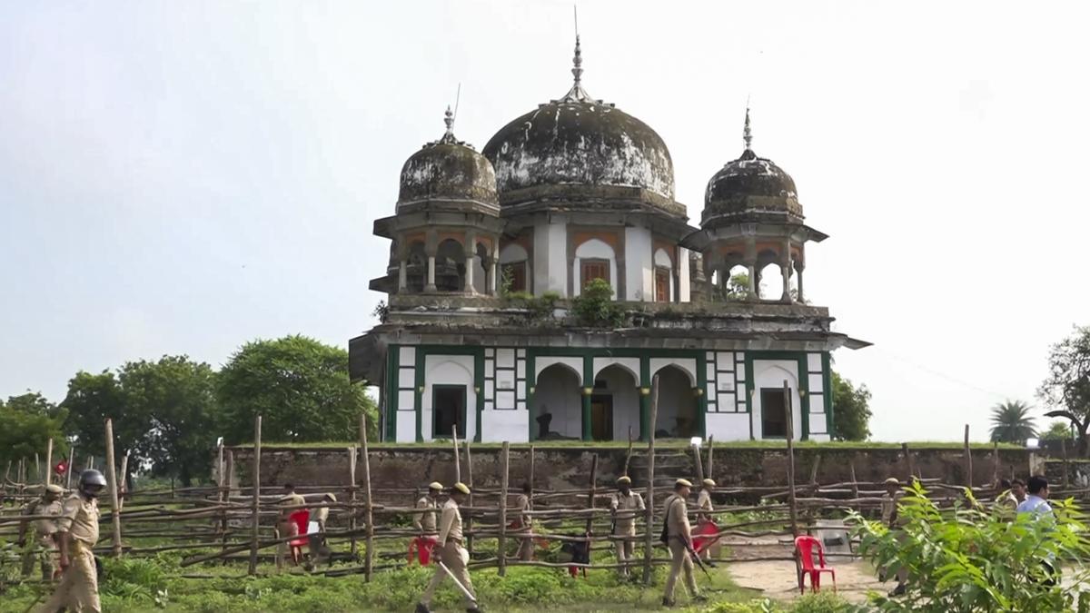 owaisi-blames-bjp-for-mob-desecrating-tomb-in-fatehpur,-alleges-environment-of-hatred-against-muslims-in-up