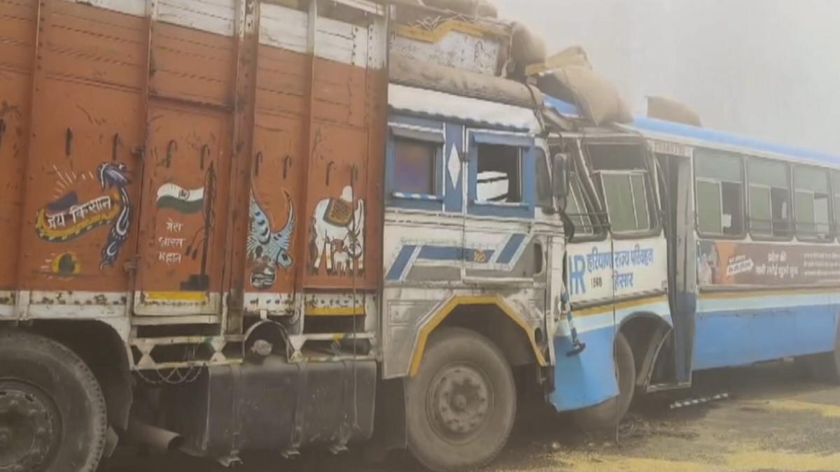 bus-truck-collision-in-up.’s-jaunpur-leaves-five-dead,-15-injured
