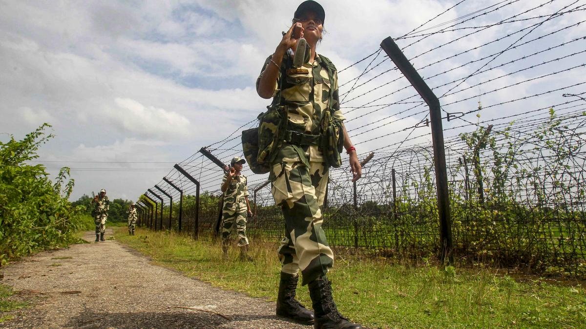number-of-undocumented-migrants-voluntarily-leaving-india-across-border-with-bangladesh-tripled-in-2025-compared-to-2024,-government-data-show