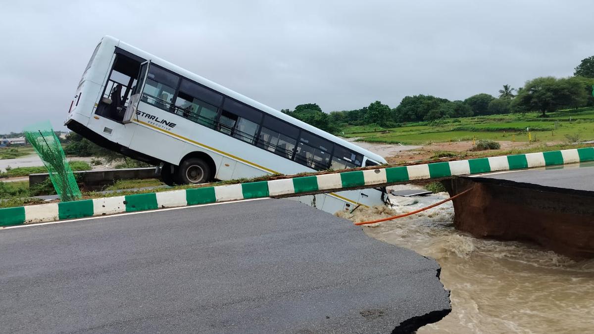 heavy-rains-cause-road-collapse-in-mahabubnagar’s-divitipally,-leaving-company-bus-stuck,-18-escape-without-injuries