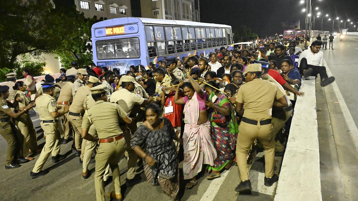 opposition-parties,-some-dmk-allies-condemn-overnight-arrest-of-conservancy-workers