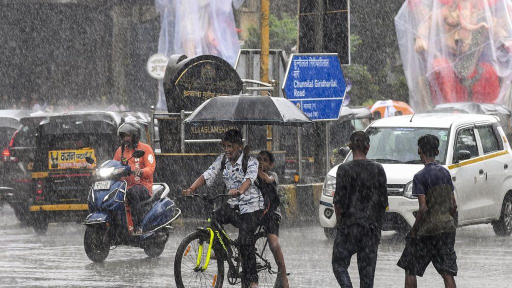 IMD Issues Red Alert for Mumbai Amid Heavy Monsoon Rains, Waterlogging Reported