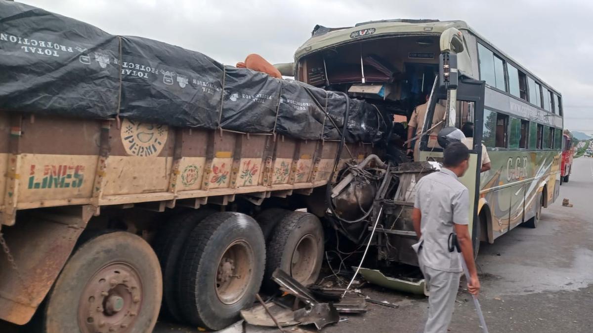 four-killed,-11-injured-as-bus-rams-into-lorry-on-telangana’s-jadcherla-flyover