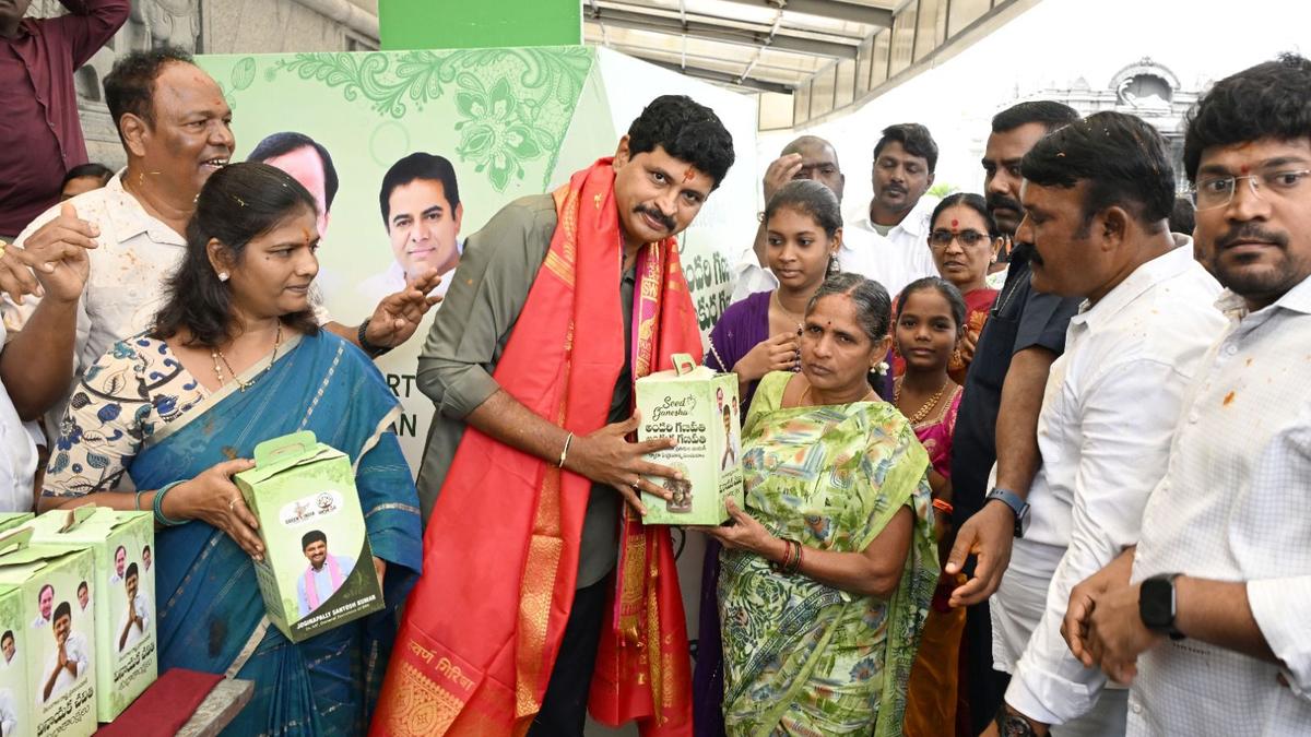 green-india-challenge-launches-seed-ganeshas