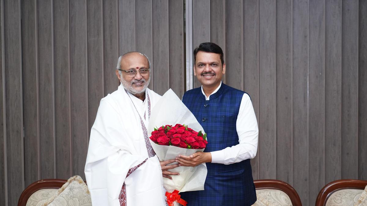maharashtra-cm-fadnavis,-his-deputy-cms-congratulate-radhakrishnan-over-v-p-nomination