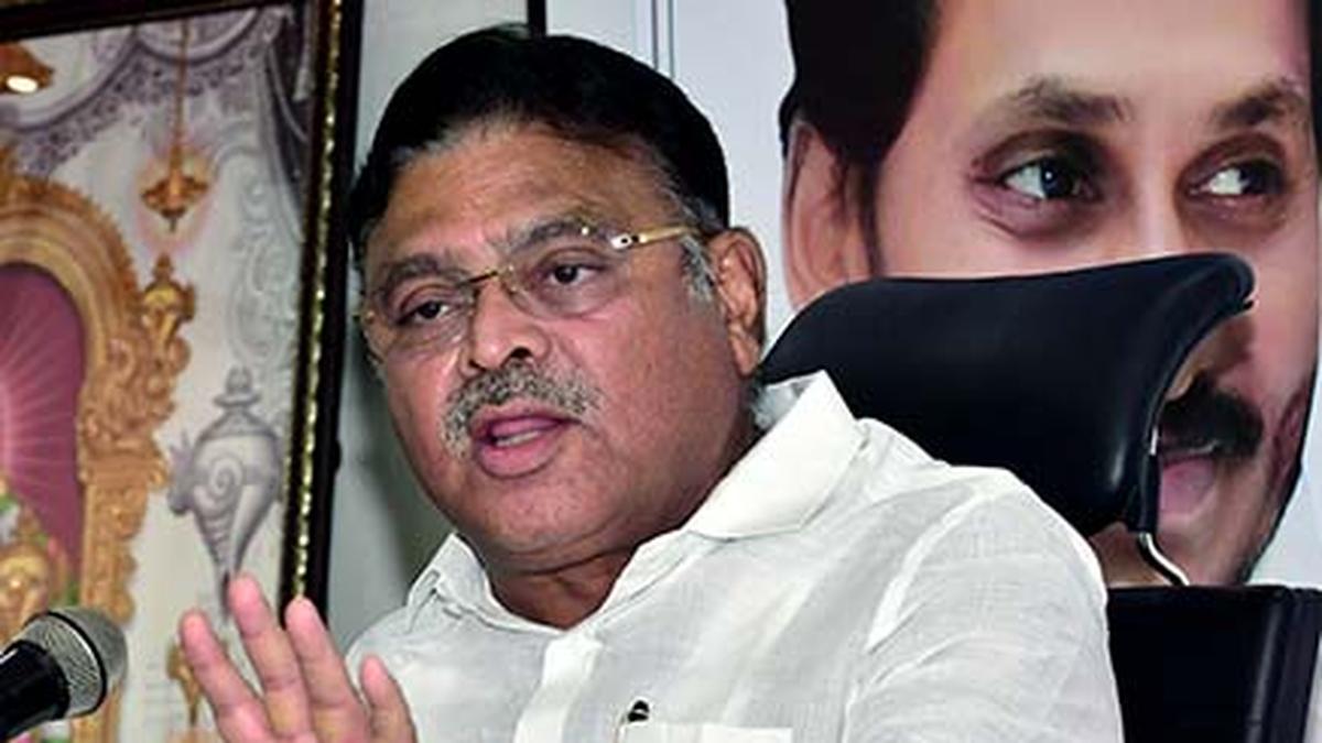 ysrcp-leader-slams-nda-govt.-over-amaravati-floods,-land-pooling