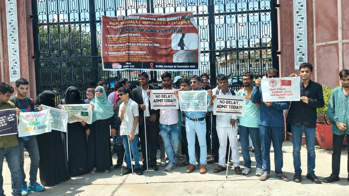 amu-visually-impaired-students-demand-action-on-hostel-denials,-lack-of-special-educators-at-ahmadi-school