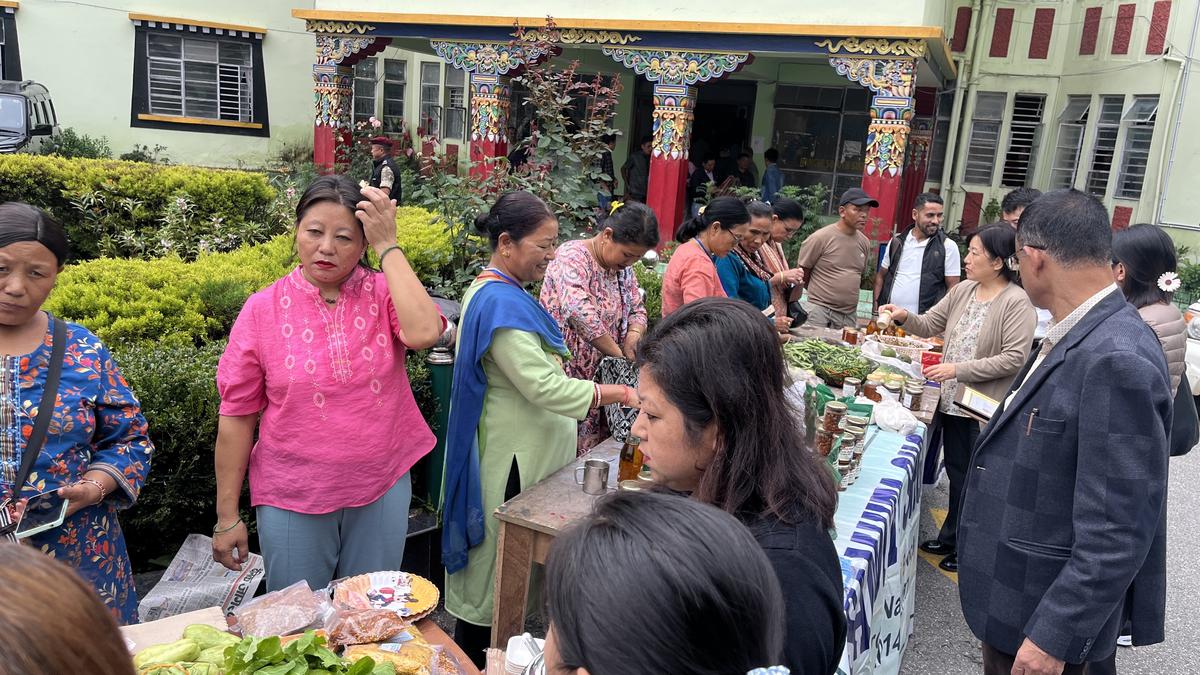 once-a-week,-collectorate’s-courtyard-in-sikkim’s-namchi-turns-into-a-melting-pot-of-artisans,-farmers-selling-wares