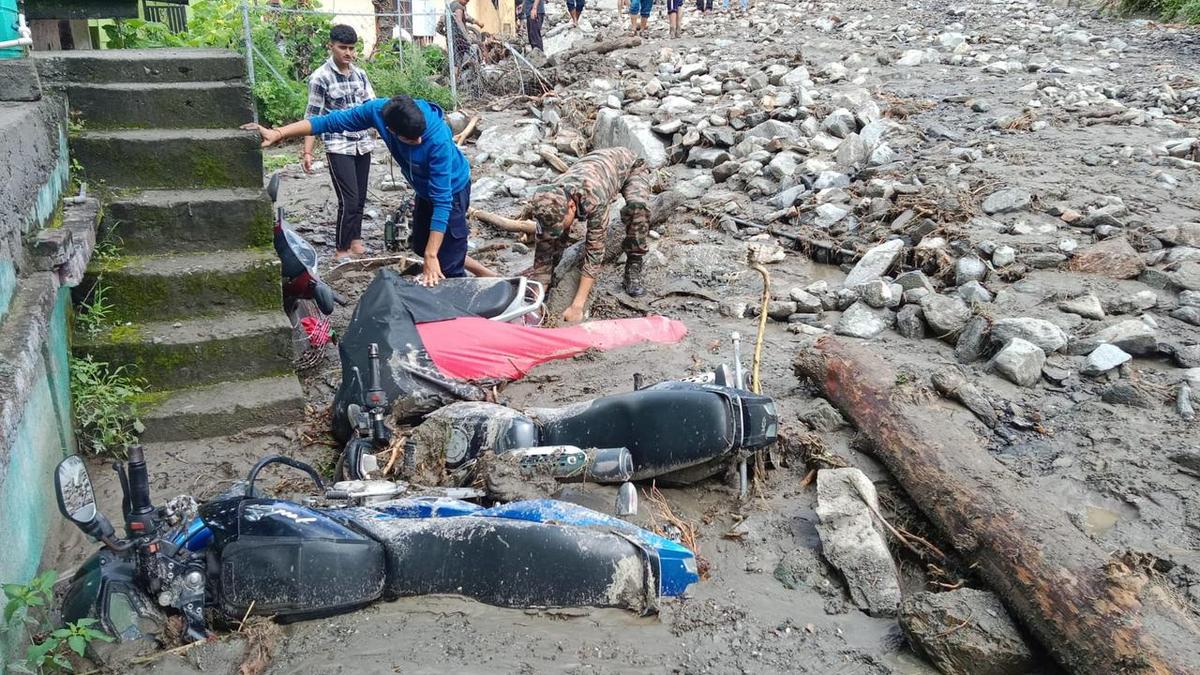 uttarakhand-flash-flood-live:-army-launches-relief-operations-in-rain-battered-chamoli-district