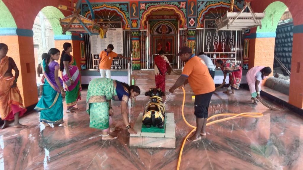 2.72 Lakh Volunteers Clean 11,000 Religious Sites Across Karnataka