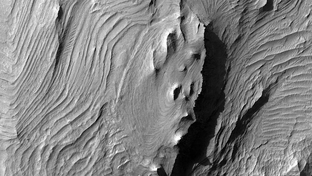 Longest canyon in the solar system reveals new secrets — Space photo of the week