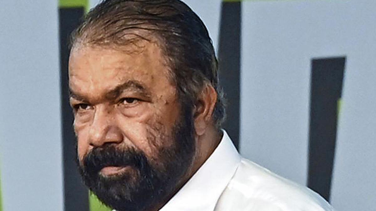 sivankutty-advises-rahul-mamkootathil-to-keep-away-from-school-science-fest-in-palakkad,-but-denies-dropping-congress-mla-from-organising-panel