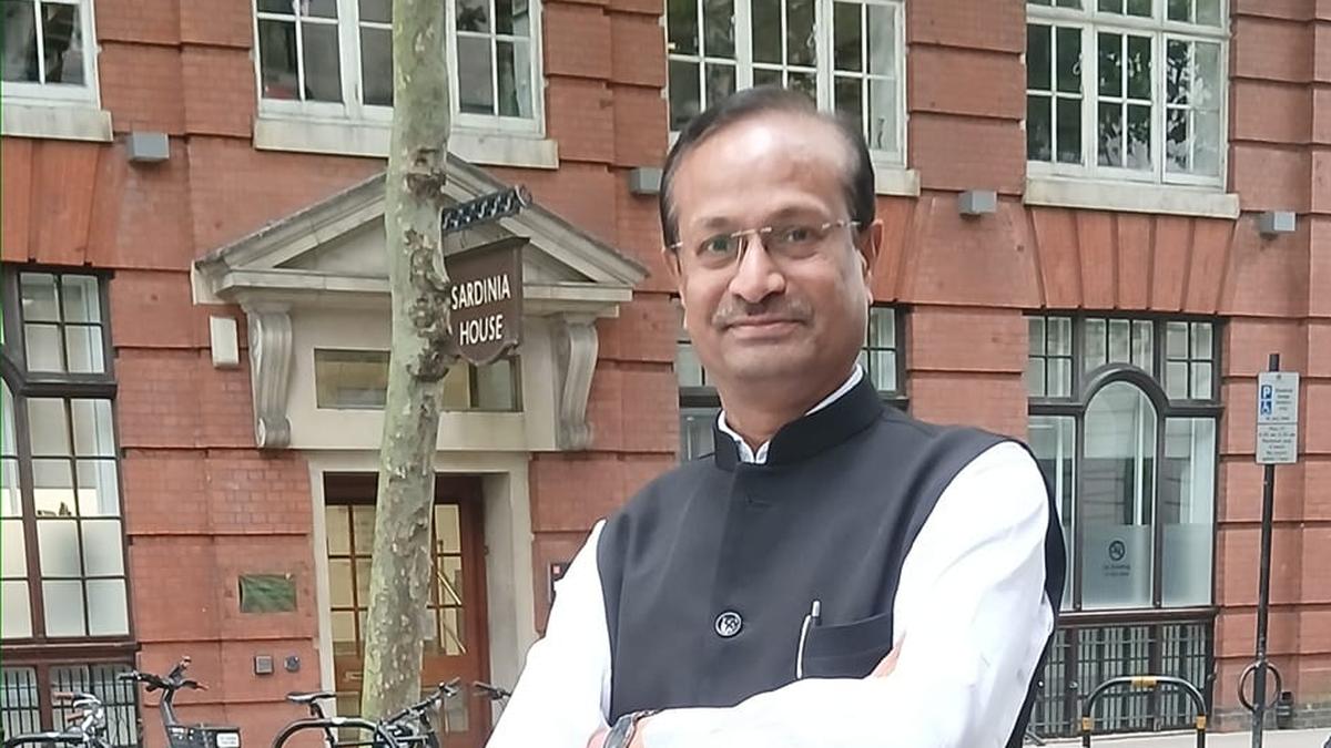 supreme-court-protects-psephologist-sanjay-kumar-from-arrest-in-eci’s-firs