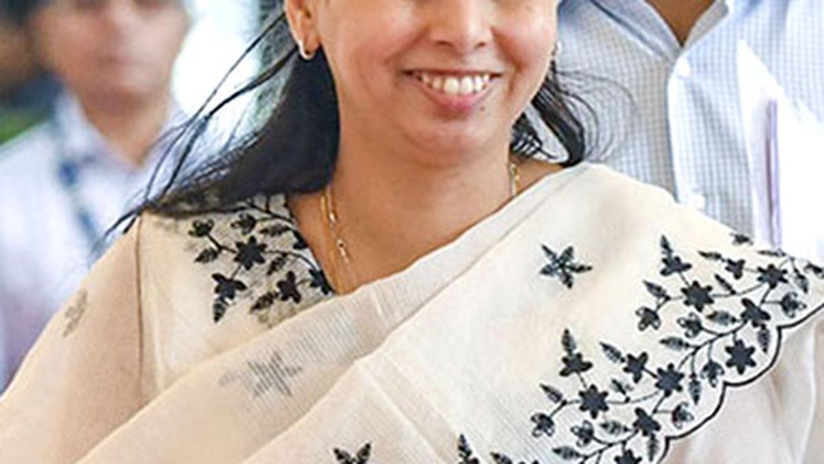 ladki-bahin-yojana:-maharashtra-govt-identifies-26-lakh-ineligible-beneficiaries-for-verification