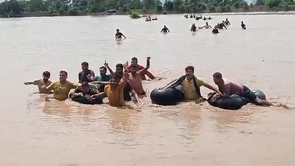 india-battles-monsoon-mayhem:-j&k-death-toll-rises-to-41;-large-tracts-of-land-in-north-inundated