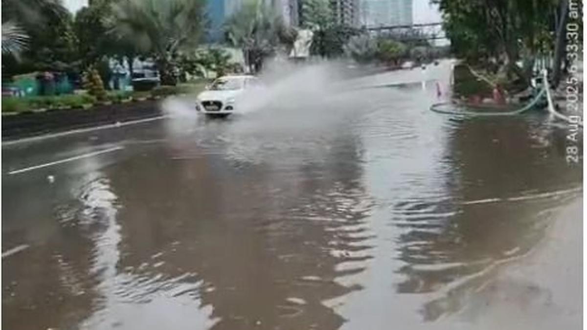 advisory-to-it-companies-to-stagger-work-timings-as-overnight-rain,-waterlogging-disrupt-life-in-hyderabad