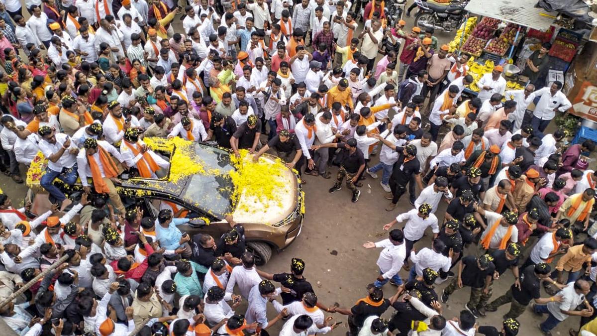 maratha-quota-stir:-activist-jarange-reaches-pune-ahead-of-mumbai-protest