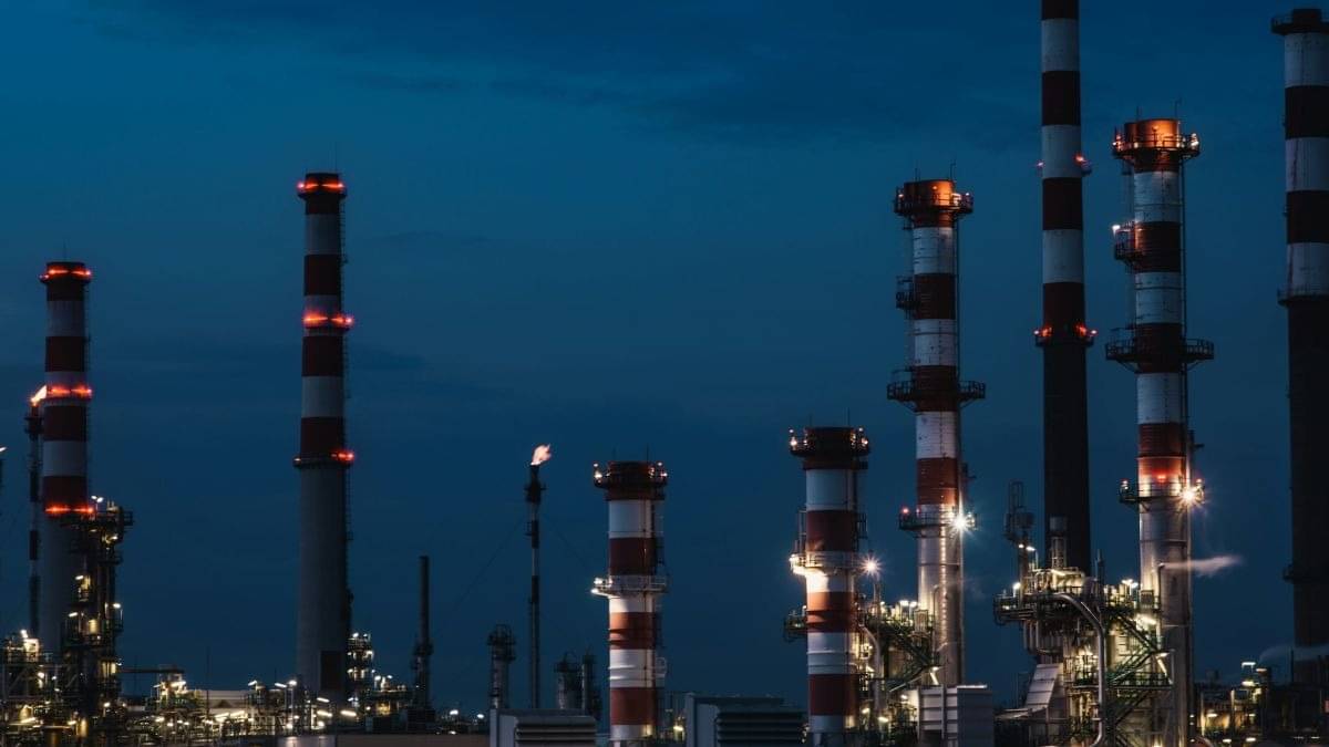 Oil steady as investors eye Ukraine war, US tariffs on India