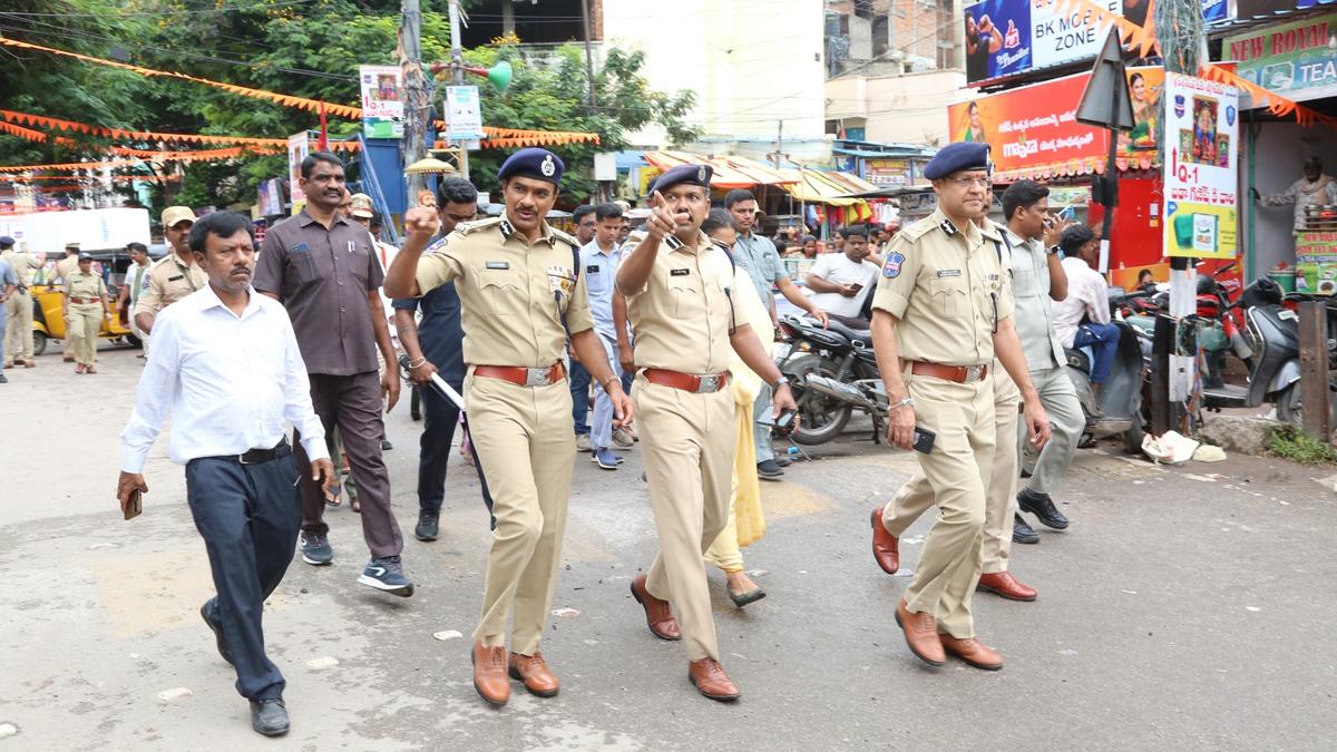 around-30,000-police-personnel-to-ensure-smooth-ganesh-immersion-in-hyderabad