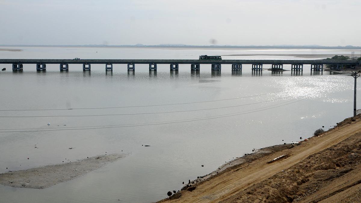 uthandi-residents-raise-concerns-over-sewage-pollution-through-new-flood-escape-channel