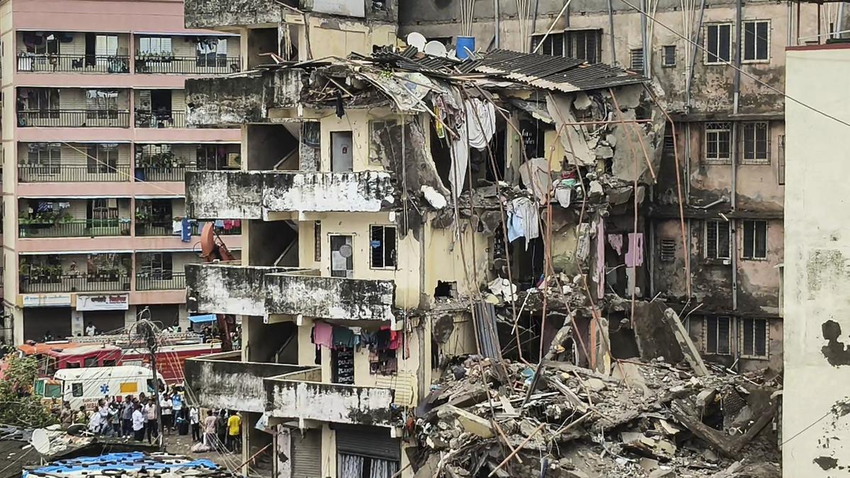 17-dead-as-illegal-four-storey-apartment-collapses-in-maharashtra;-builder-held