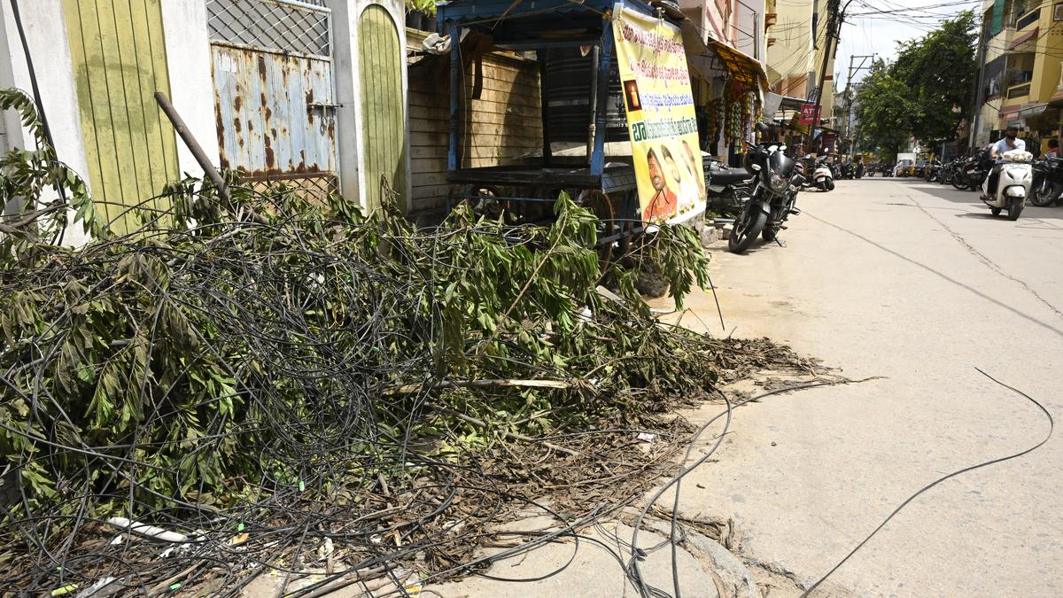no-disposal-roadmap,-growing-resistance-from-operators-turn-hyderabad’s-cable-cleanup-drive-into-a-tangle